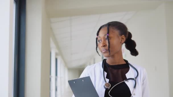 Smiling young african female doctor close up portrait — Stock Video