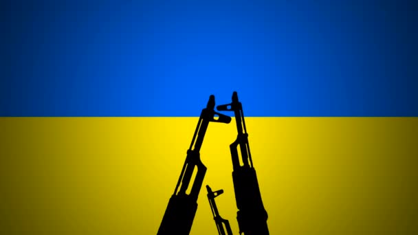 Штурмовые винтовки на фоне украинского флага. Российско-украинский кризис, конфликт. Мощное смертельное оружие для огнестрельного оружия специального подразделения — стоковое видео