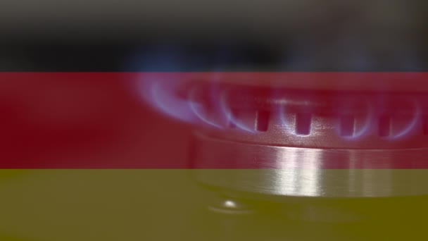 Το αέριο σβήνει, εμφανίζεται μπλε φλόγα στο φόντο της γερμανικής σημαίας. Έλλειμμα φυσικού αερίου, εμπάργκο φυσικού αερίου — Αρχείο Βίντεο