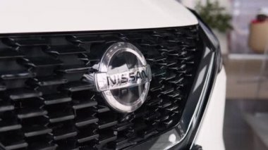 ABD, New York, 19 Mart 2022. Yeni Nissan 'ın detaylı yakın görüntüsü. Otomatik galeri