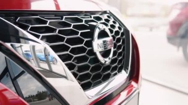 ABD, New York, 19 Mart 2022. Yeni Nissan 'ın detaylı yakın görüntüsü. Otomatik galeri