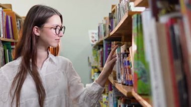 A university student is looking for a book on bookshelves in the library