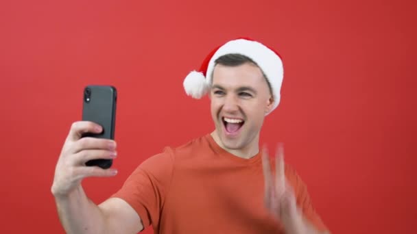 Caucasian Middle Aged Man Orange Shirt Santa Claus Hat Expresses — Stock video