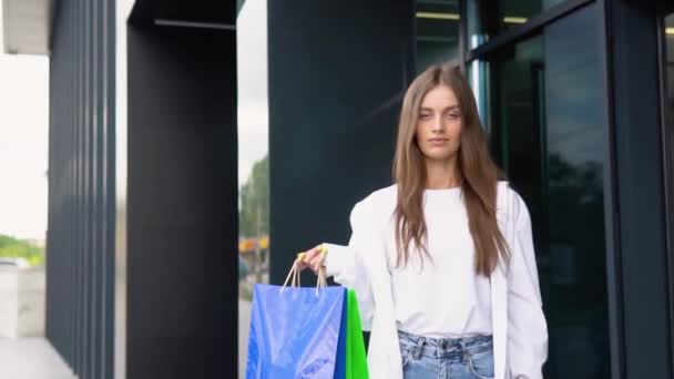 Young Beautiful Woman Walking Store Package Food Clothes — Vídeo de Stock