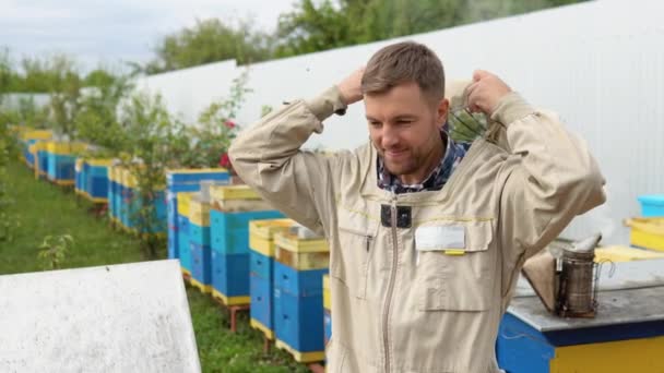 Beekeeper Puts Protective Suit Young Beekeeper Puts Protective Suit Protection — Video Stock