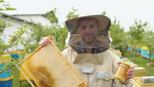 Closeup Portrait Beekeeper Holding Honeycomb Frame Jar Honey Beekeeping Concept — Video