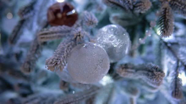 New Year Concept Close Balls Christmas Tree Bokeh Garlands Background — Vídeo de Stock