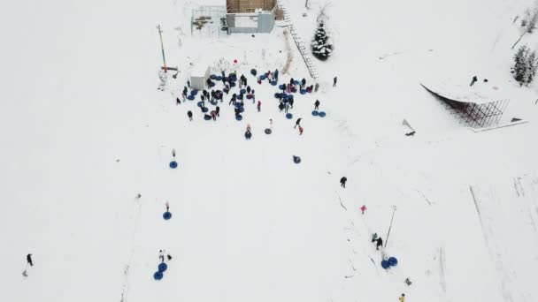 Nsanlar Kar Tüneline Biniyor Kar Tüneli Merkezi — Stok video