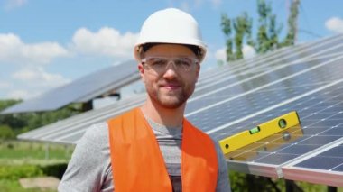 güneş panelleri yükleme alt bir düzeye açı doğru denetlemek için kullanır..