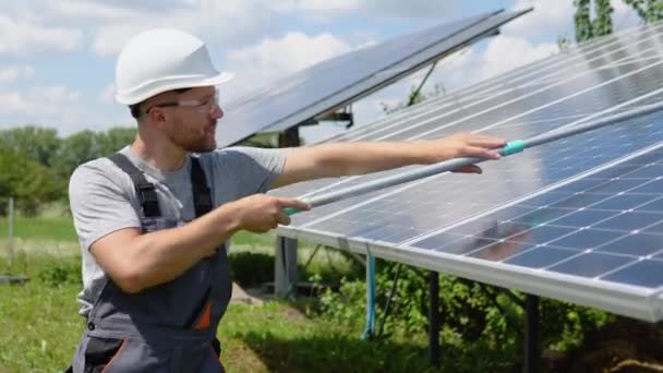 Cleaning Solar Panel Solar Power Plant — Stockvideo