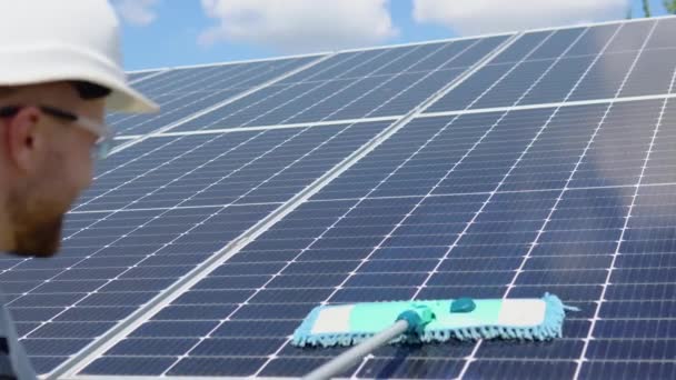 Cleaning Solar Panel Solar Power Plant — Vídeo de Stock