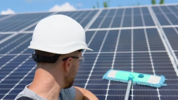 Cleaning Solar Panel Solar Power Plant — Vídeo de Stock