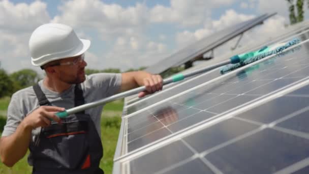 Cleaning Solar Panel Solar Power Plant — Wideo stockowe