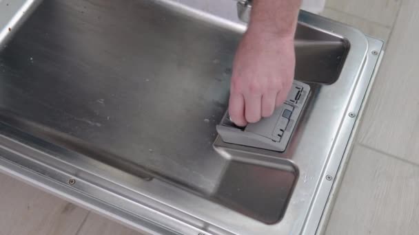 Mans Hand Puts Dishwasher Pill Close Dishwasher Kitchen — Vídeos de Stock