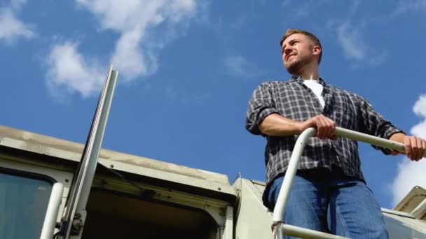 Driver Combine Posing Sunlight Clear Sky Smiling Successful Farmer Looking — Wideo stockowe