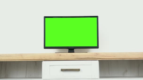 Pusty Salon Domu Chromatycznym Kluczem Monitorze Stylowe Wnętrze Apartamentu Telewizorem — Wideo stockowe