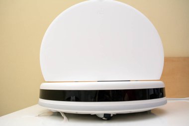 Otomatik ev temizliği için robot bir elektrikli süpürge.