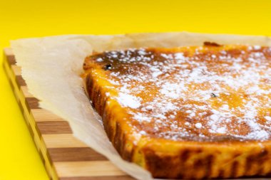 Paskalya peynirli pasta ya da geleneksel olarak evde yapılan paska. 