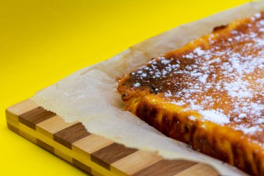 Paskalya peynirli pasta ya da geleneksel olarak evde yapılan paska. 