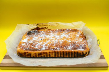 Paskalya peynirli pasta ya da geleneksel olarak evde yapılan paska. 