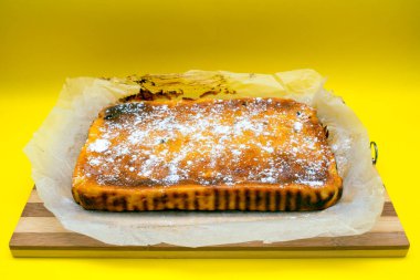 Paskalya peynirli pasta ya da geleneksel olarak evde yapılan paska. 