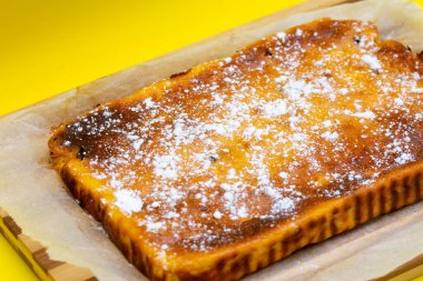 Paskalya peynirli pasta ya da geleneksel olarak evde yapılan paska. 