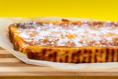 Paskalya peynirli pasta ya da geleneksel olarak evde yapılan paska. 