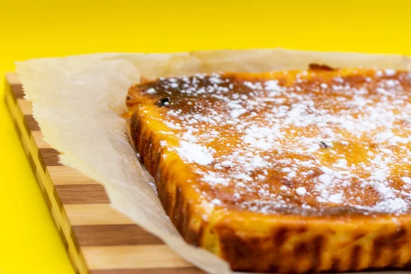 Paskalya peynirli pasta ya da geleneksel olarak evde yapılan paska. 