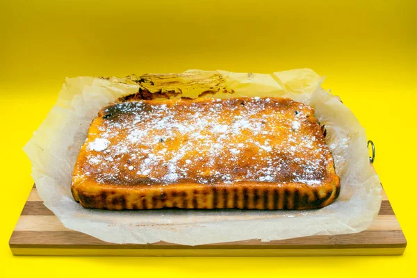 Paskalya peynirli pasta ya da geleneksel olarak evde yapılan paska. 