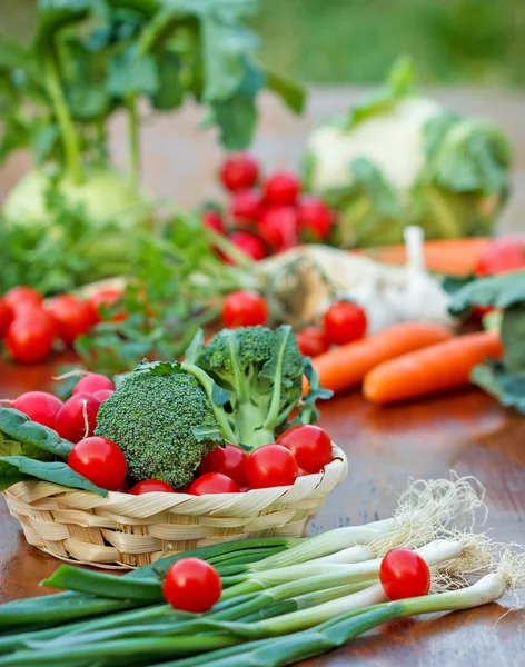 Légumes frais sur la table — Photo