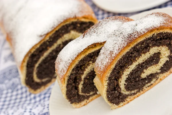 Strudel with poppy seeds — Stock Photo, Image