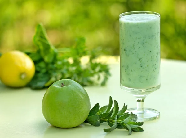 Smoothie zielony - zielony sok Zdjęcie Stockowe