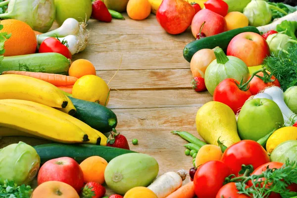 Świeże organiczne owoce i warzywa — Zdjęcie stockowe