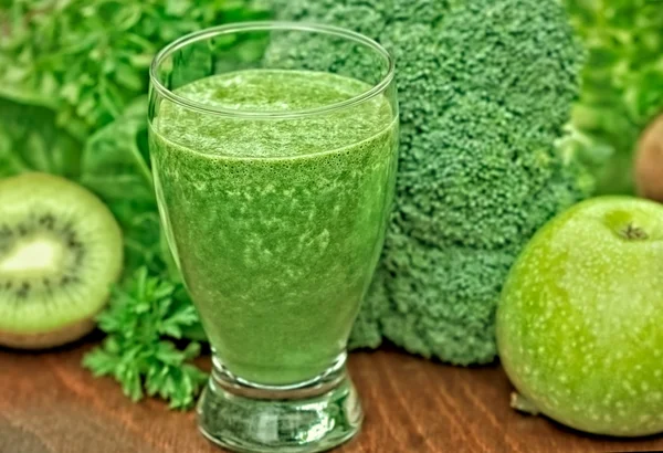 Grüner Smoothie - grüner Saft — Stockfoto