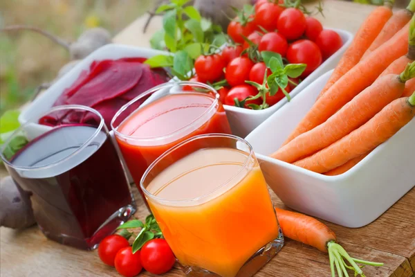 Carrot juice, tomato juice and beet juice — Stock Photo, Image