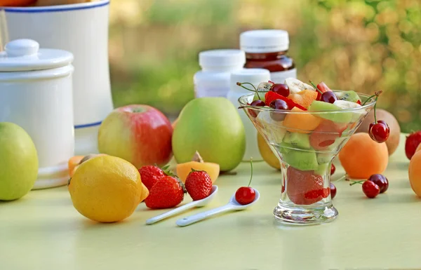 Salada de frutas é rica em vitaminas — Fotografia de Stock