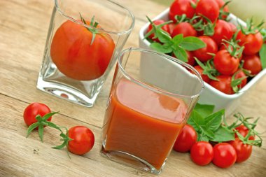 domates suyu (sağlıklı içecek)