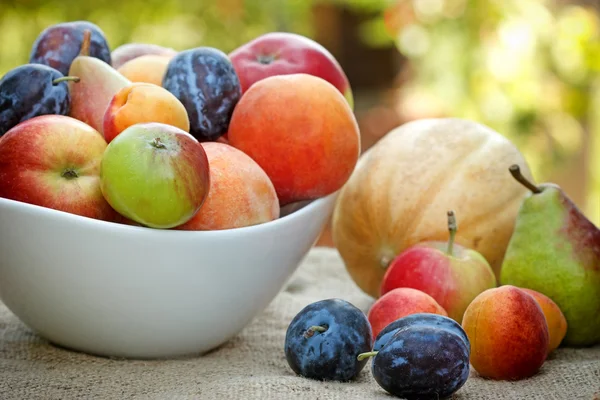 Fresh organic fruit — Stock Photo, Image