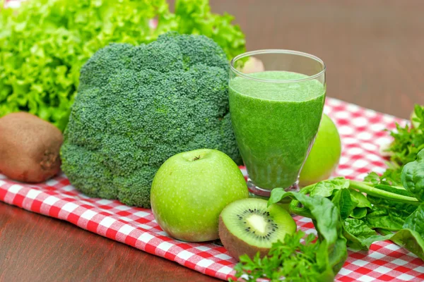 Grüner Smoothie - grüner Saft — Stockfoto