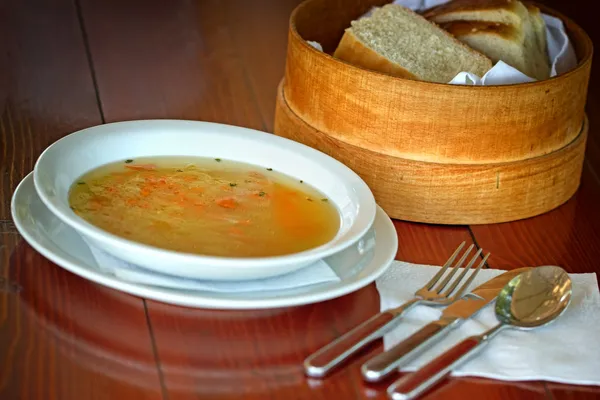 Soupe aux légumes et pain — Photo