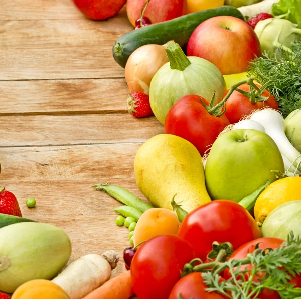 Frutas y hortalizas orgánicas frescas — Foto de Stock