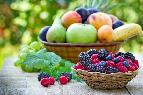 Bär frukt - hälsosam mat — Stockfoto