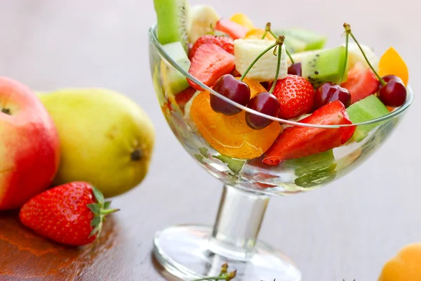 Fruit salad of organic fruit — Stock Photo, Image