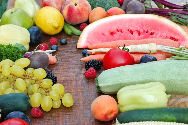 有机水果和蔬菜 — — 健康的食物 — 图库照片