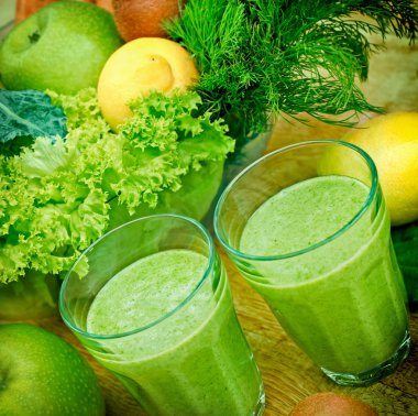 Yeşil smoothie (organik güler yüzlü)