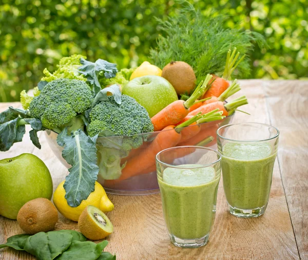 Frullato verde (succo verde
) — Foto Stock