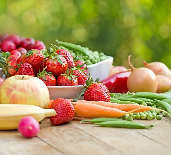 Frutos e produtos hortícolas — Fotografia de Stock