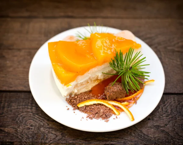 Вкусный Персиковый Пирог Желе Трюфелями Тарелке — стоковое фото