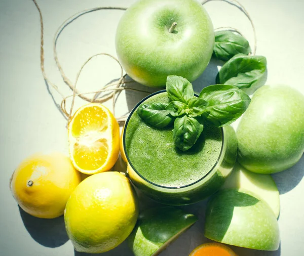 Zdrowy Napój Orzeźwiający Zielony Koktajl Świeżych Organicznych Owoców Warzyw — Zdjęcie stockowe