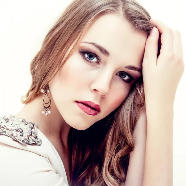 Fashion portrait of young woman — Stock Photo, Image